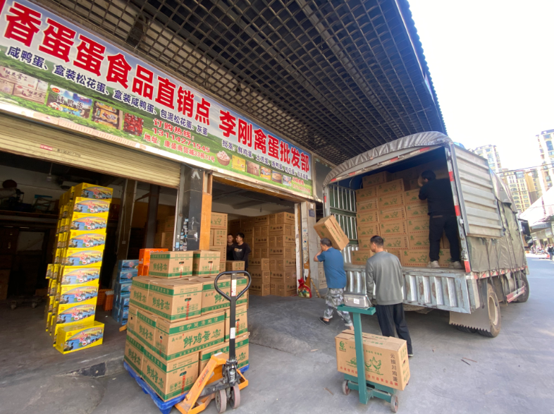 日銷禽蛋逾千萬枚！開屏新聞探訪云南最大禽蛋交易市場(chǎng)